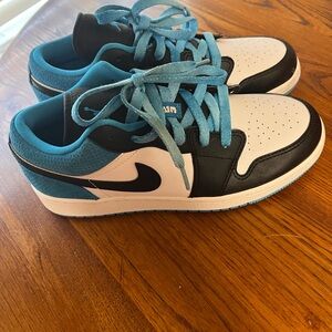 Nike White and Teal Low-Top Sneakers